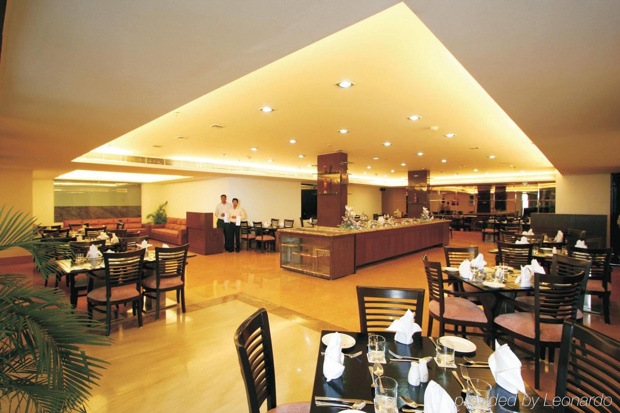 Taurus Sarovar Portico New Delhi Restaurant photo