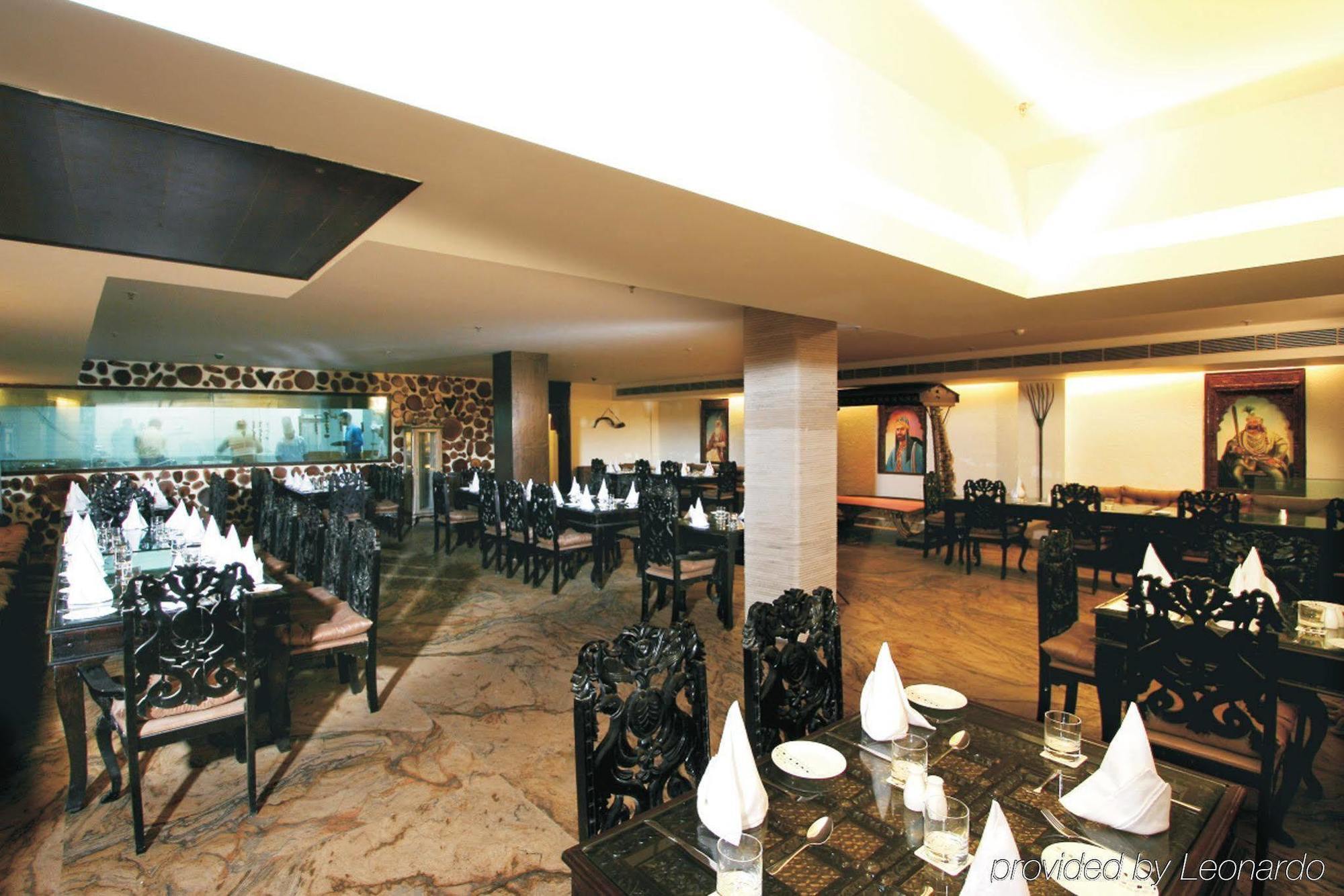 Taurus Sarovar Portico New Delhi Restaurant photo