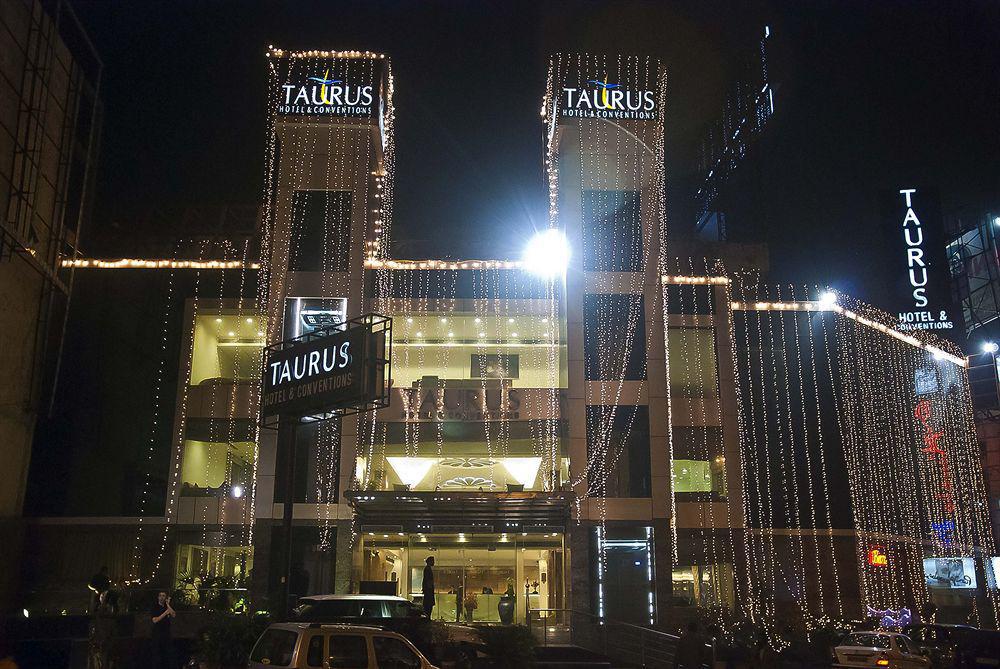Taurus Sarovar Portico New Delhi Exterior photo